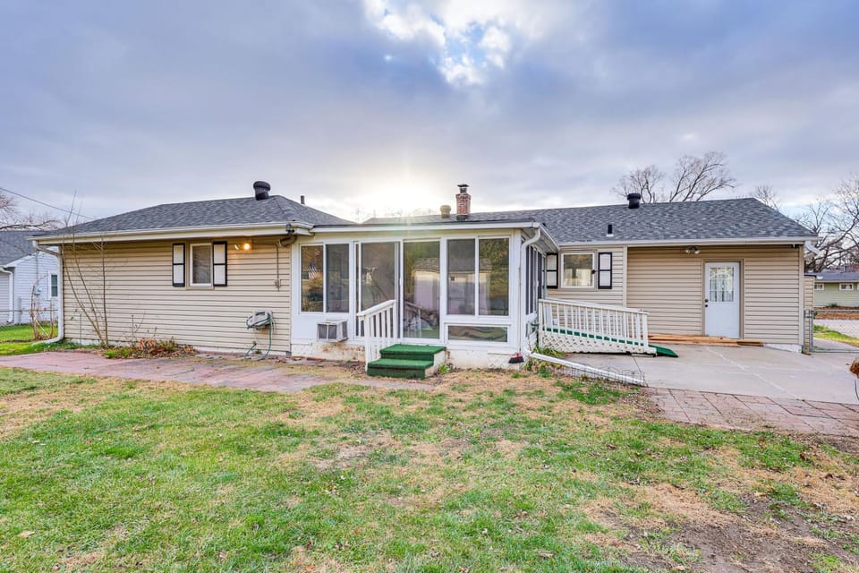 6 Mi to Dtwn: Cozy Omaha Apt w/ Private Yard! Apartment in Omaha