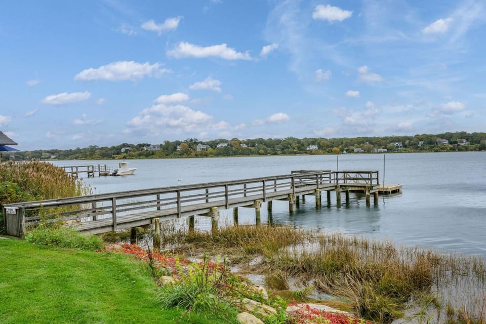 Peaceful Covefront Cottage Retreat in Eastham House in Orleans