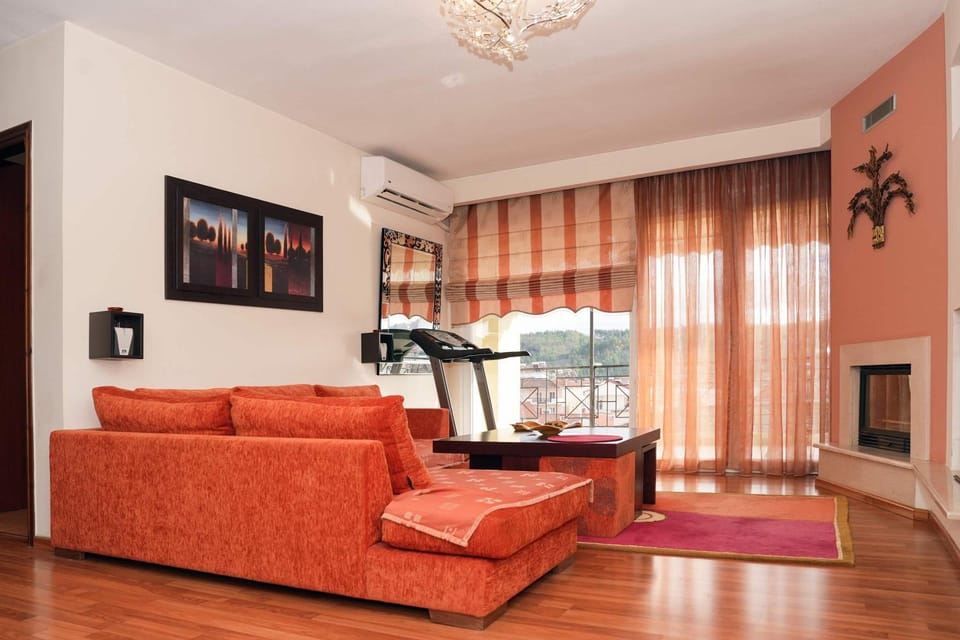 Living room, Seating area, air conditioner