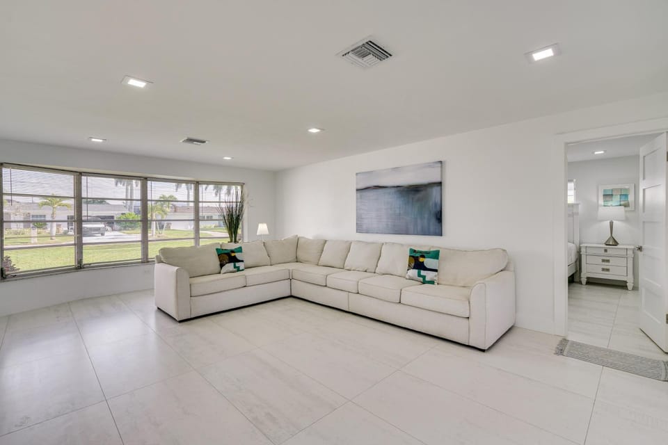 2 Mi to Marina & Beach: Cape Coral Home w/ Dock House in Cape Coral