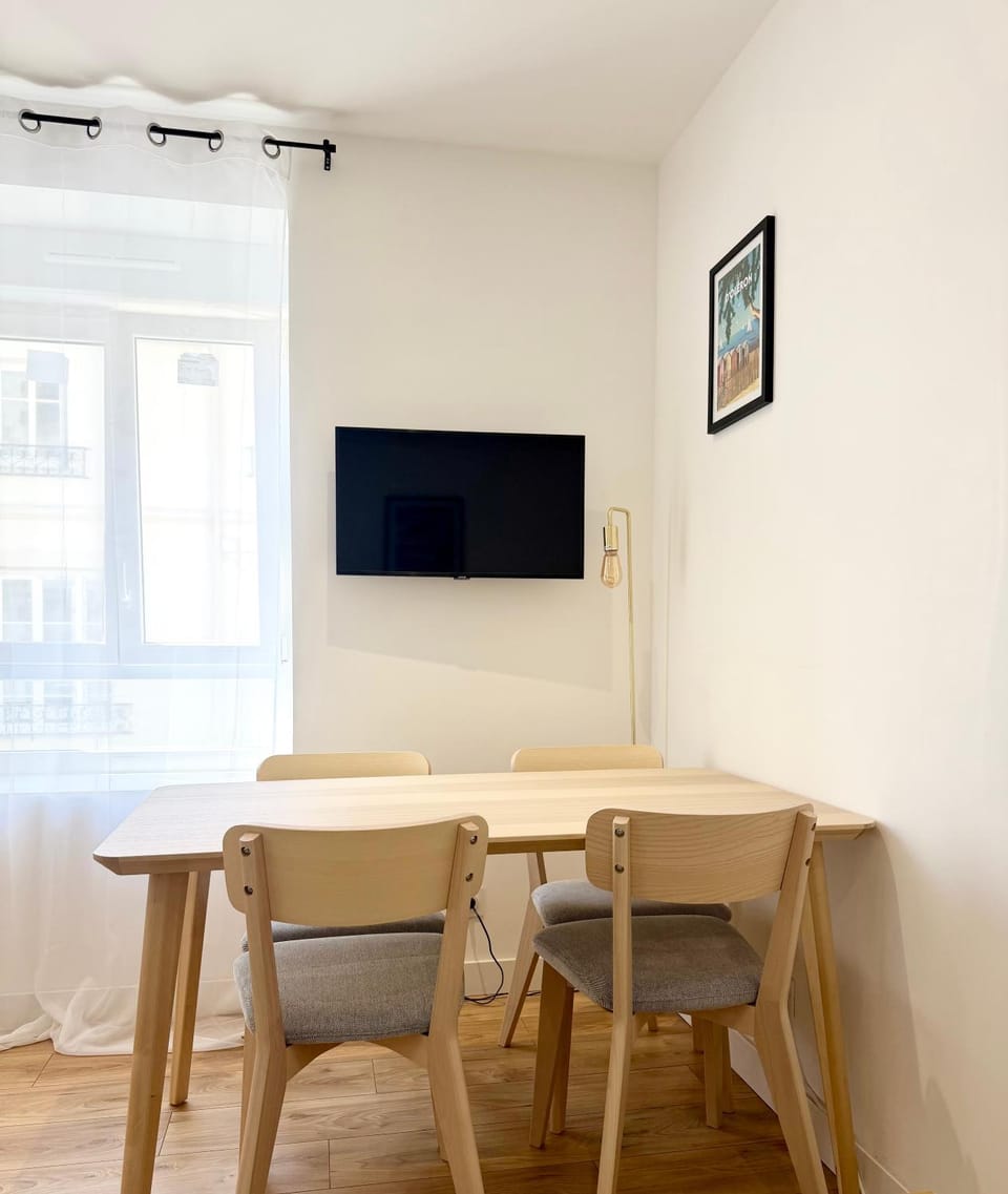 Communal lounge/ TV room, TV and multimedia, Dining area