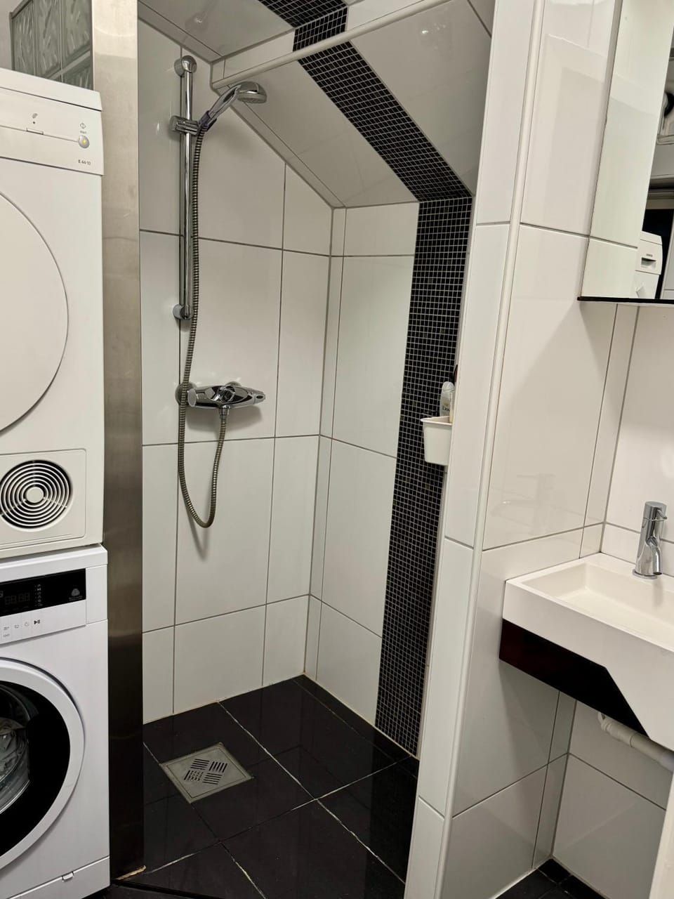 Shower, Bathroom, washing machine, dryer