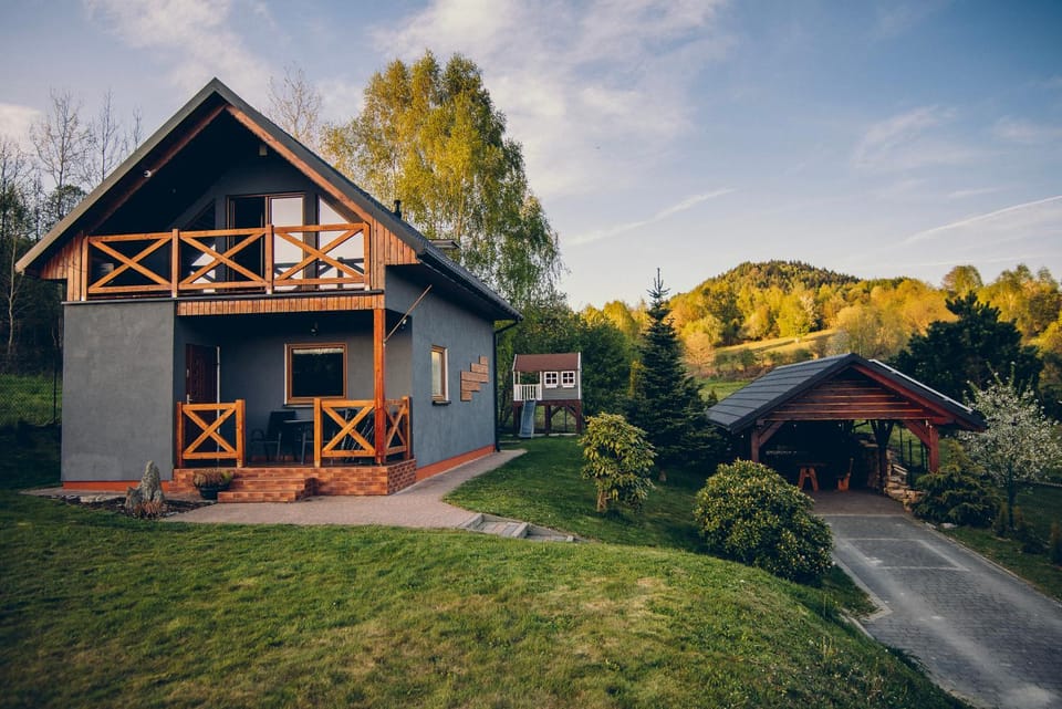 Property building, Spring, Day, Natural landscape, Garden, Garden view, Mountain view