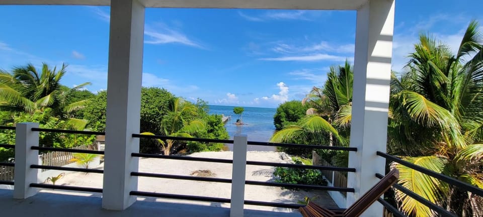 Lickety Split 2 - Northside, Oceanview Retreat Apartment in Belize District