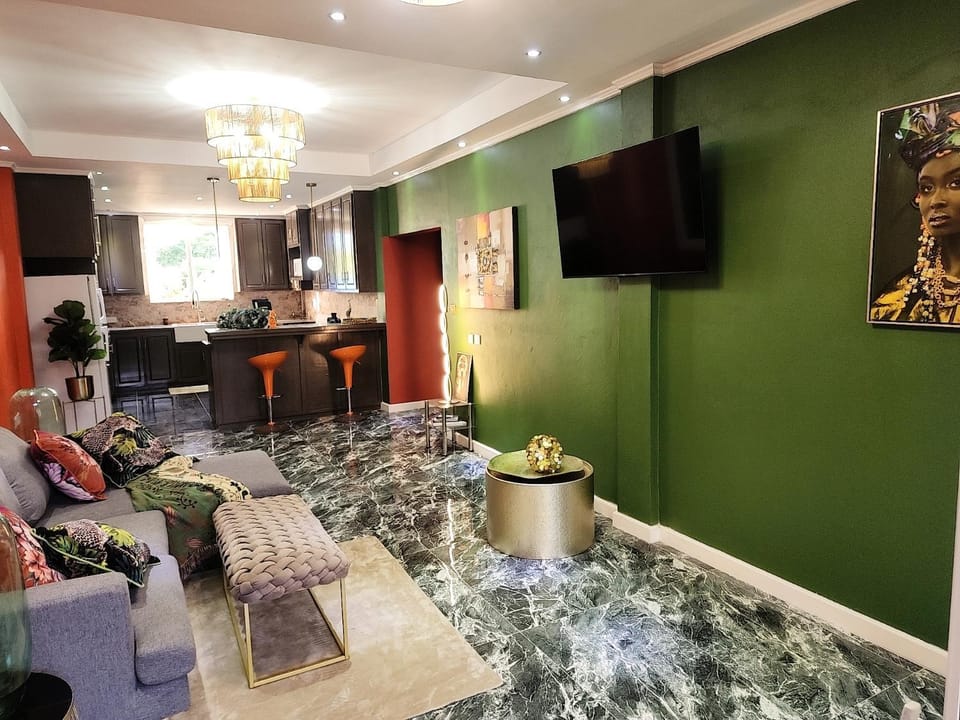 Communal lounge/ TV room, TV and multimedia, Living room, Seating area, Evening entertainment