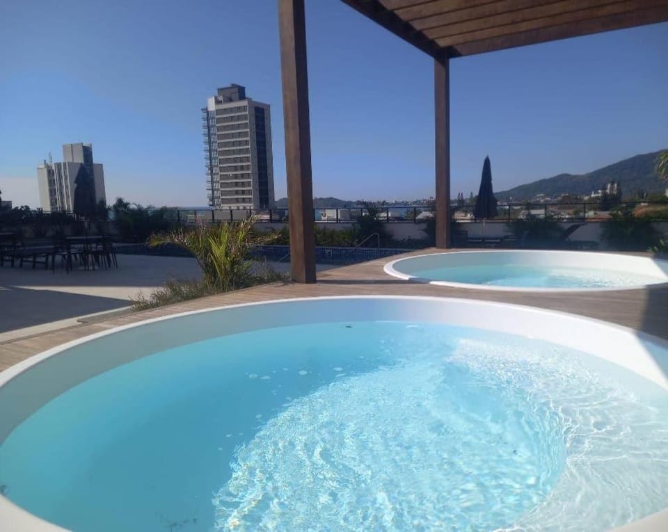 Hot Tub, Swimming pool