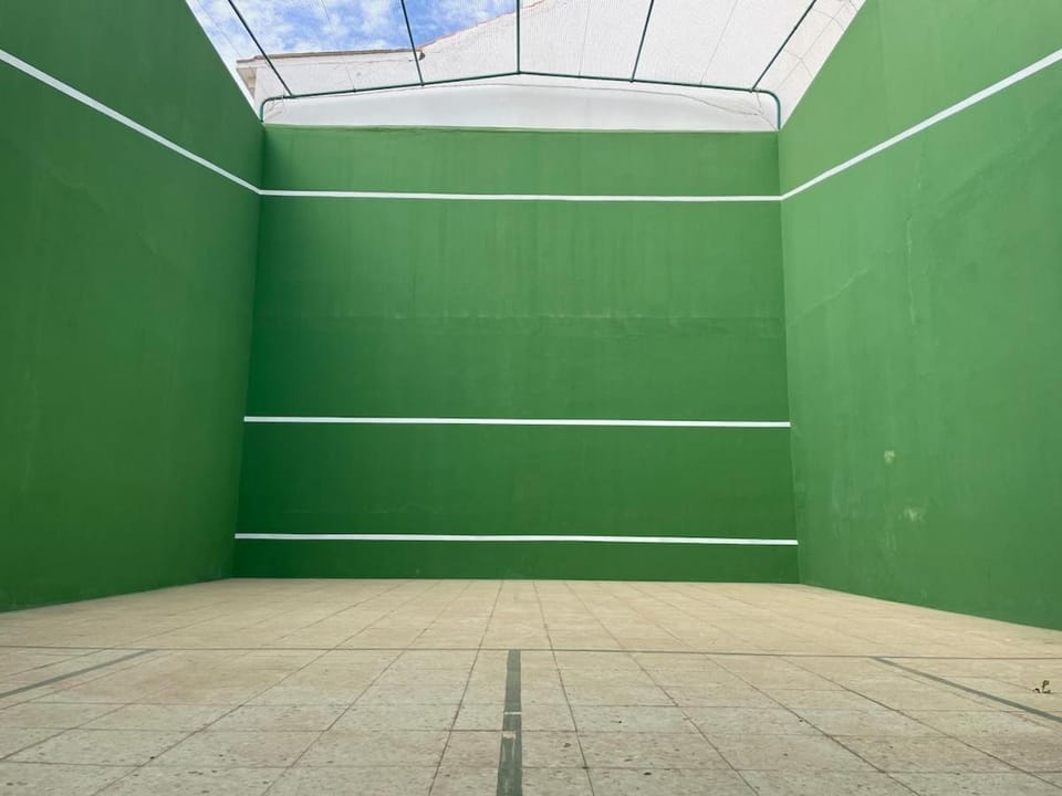 Squash, Sports