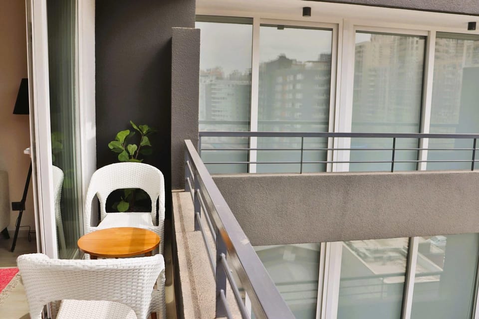HOM I Wifi Piscina Parking Cowork Metro Almagro Apartment in Santiago