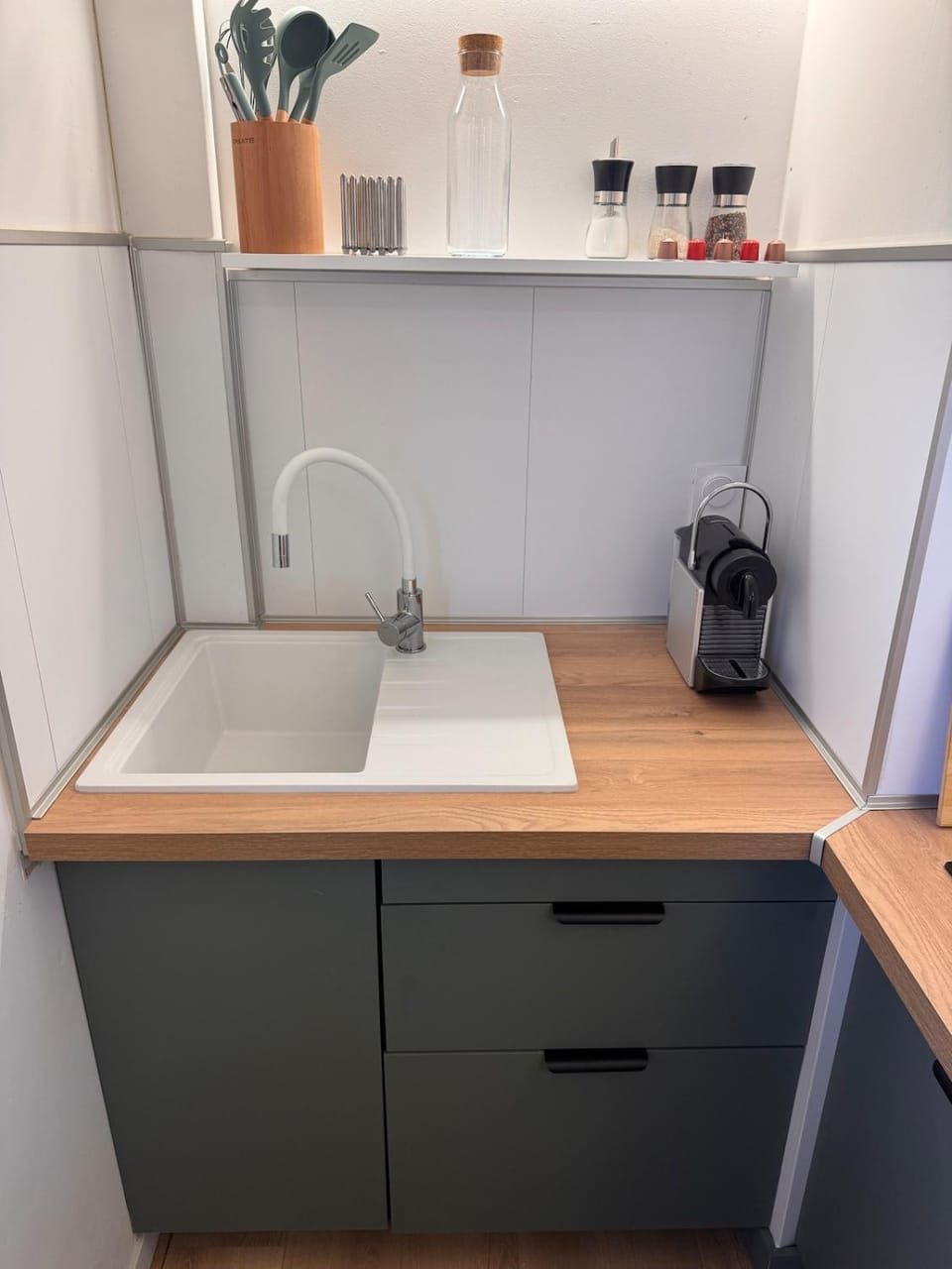 Kitchen or kitchenette