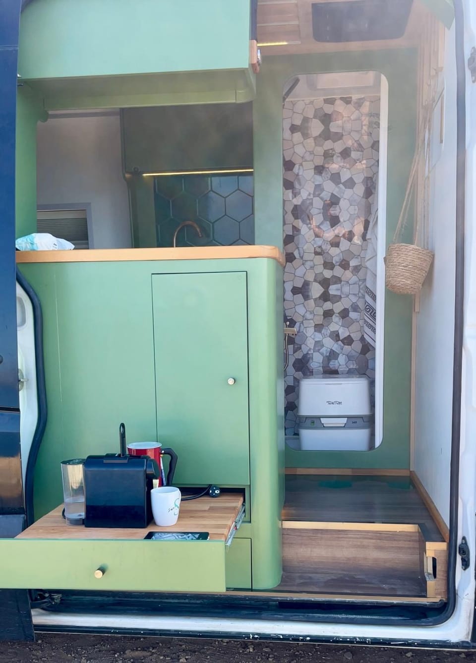 ALvanTURE Luxury Campervan The Mother Apartment in Tirana
