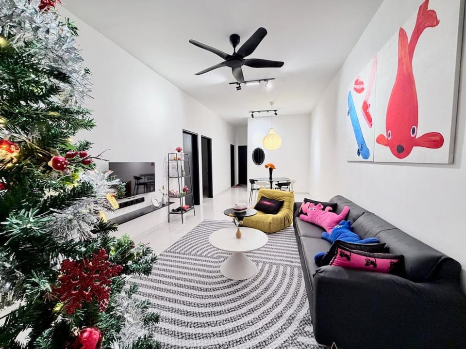 TV and multimedia, Living room, Seating area, Evening entertainment