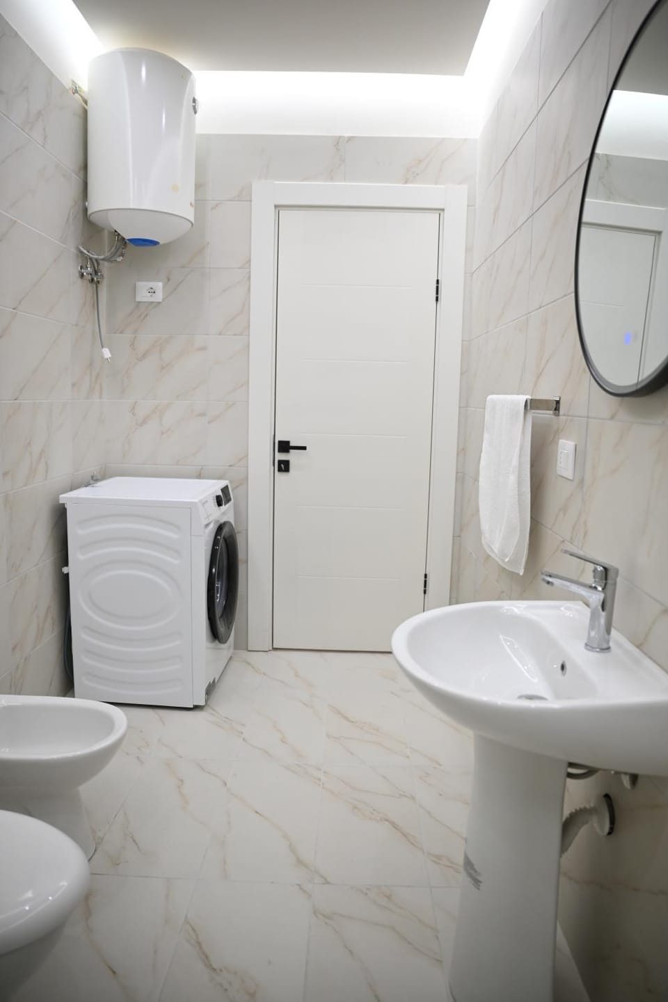 Toilet, Bathroom, washing machine
