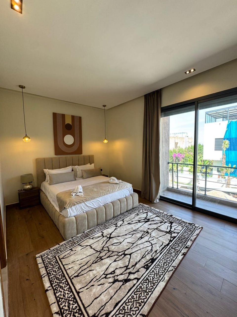 Bed, Photo of the whole room, Bedroom, towels