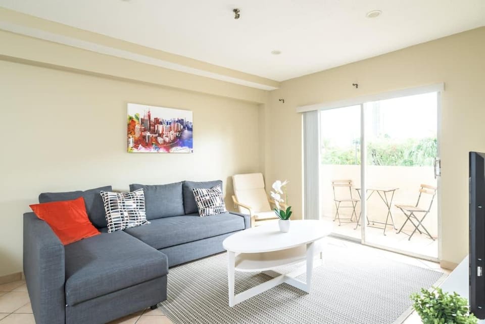 Sunny Isles 1 Bedroom Free Parking Close to Beach House in Sunny Isles Beach