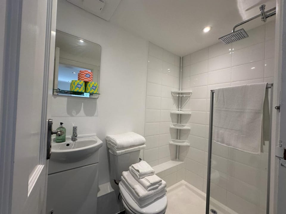 One bed Mews House Apartment in Pinner