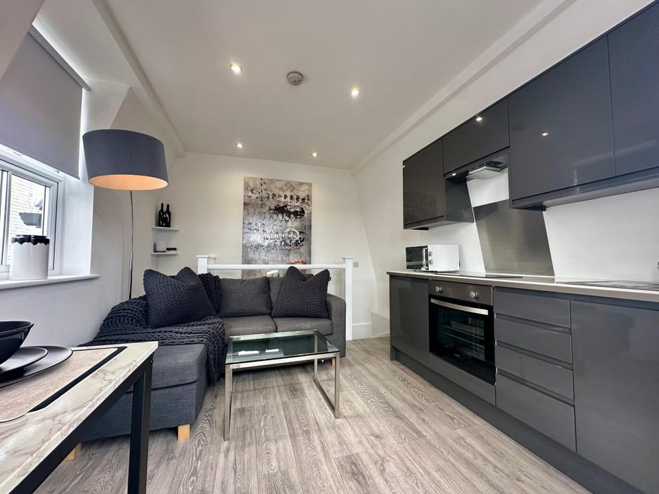 One bed Mews House Apartment in Pinner