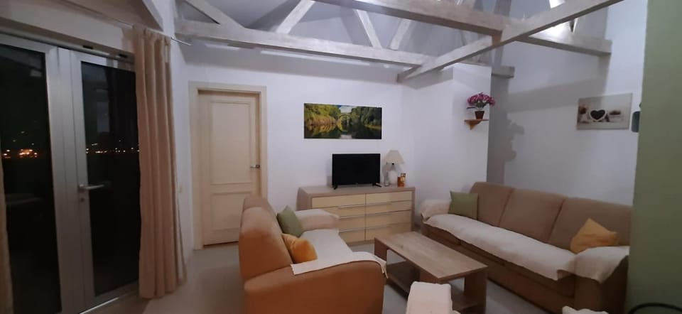 Zlatna Guest House Villa in Muo