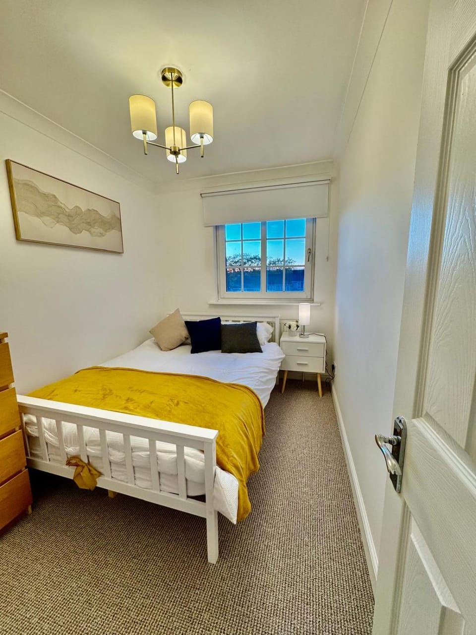 Spacious 5-Bed House in Chigwell - Grange Hill House in Ilford
