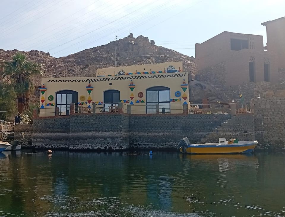 Property building, Day, Natural landscape, Activities, Landmark view, River view