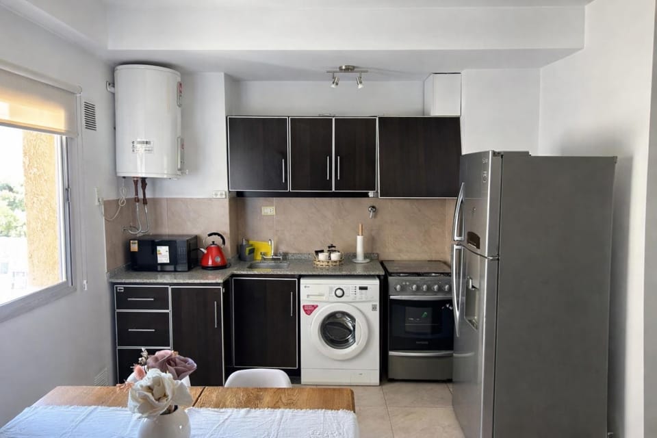 Kitchen or kitchenette, oven, washing machine
