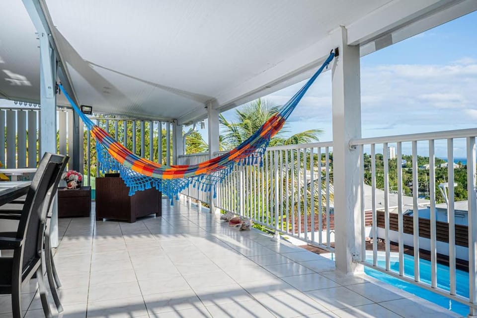 Villa au cœur des îles Guadeloupe, piscine et vue marina du Gosier Villa in Le Gosier