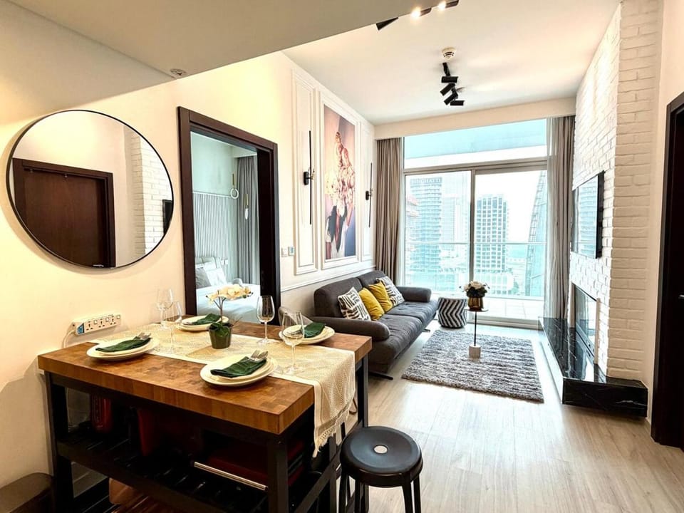 Luxury 2BR Downtown Apartment - Canal & City Views Apartment in Dubai