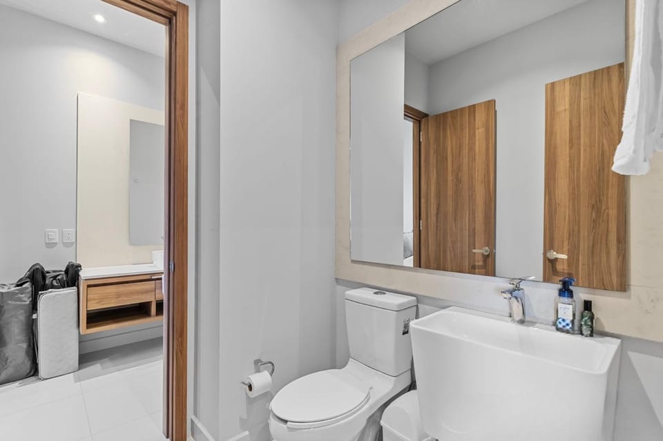 Bathroom, towels