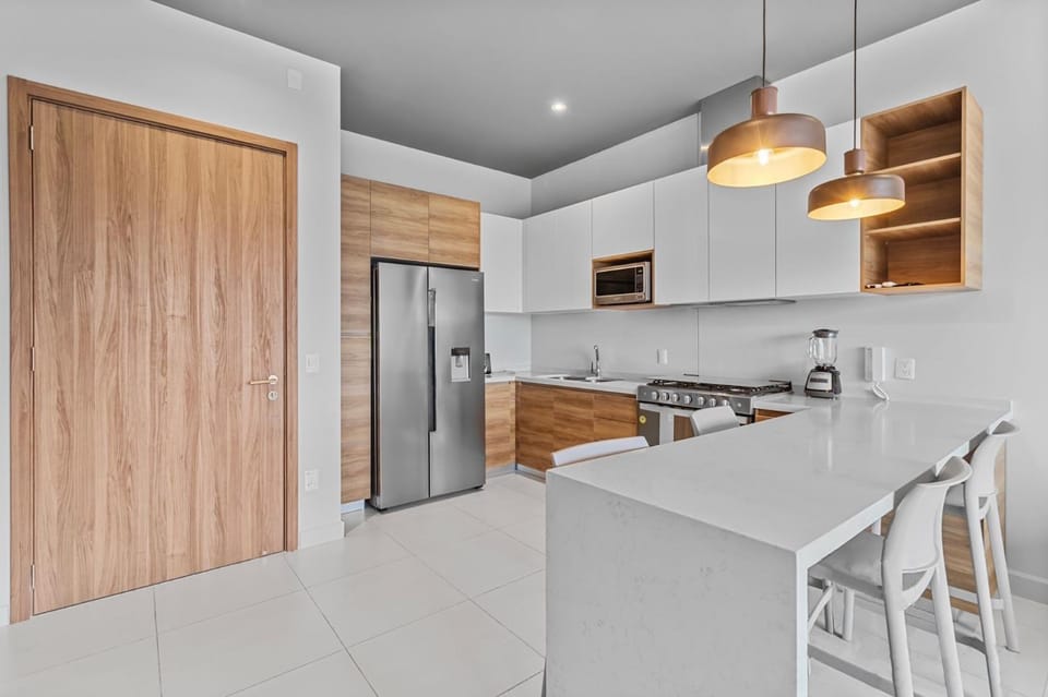 Coffee/tea facilities, microwave, oven, toaster, kitchen