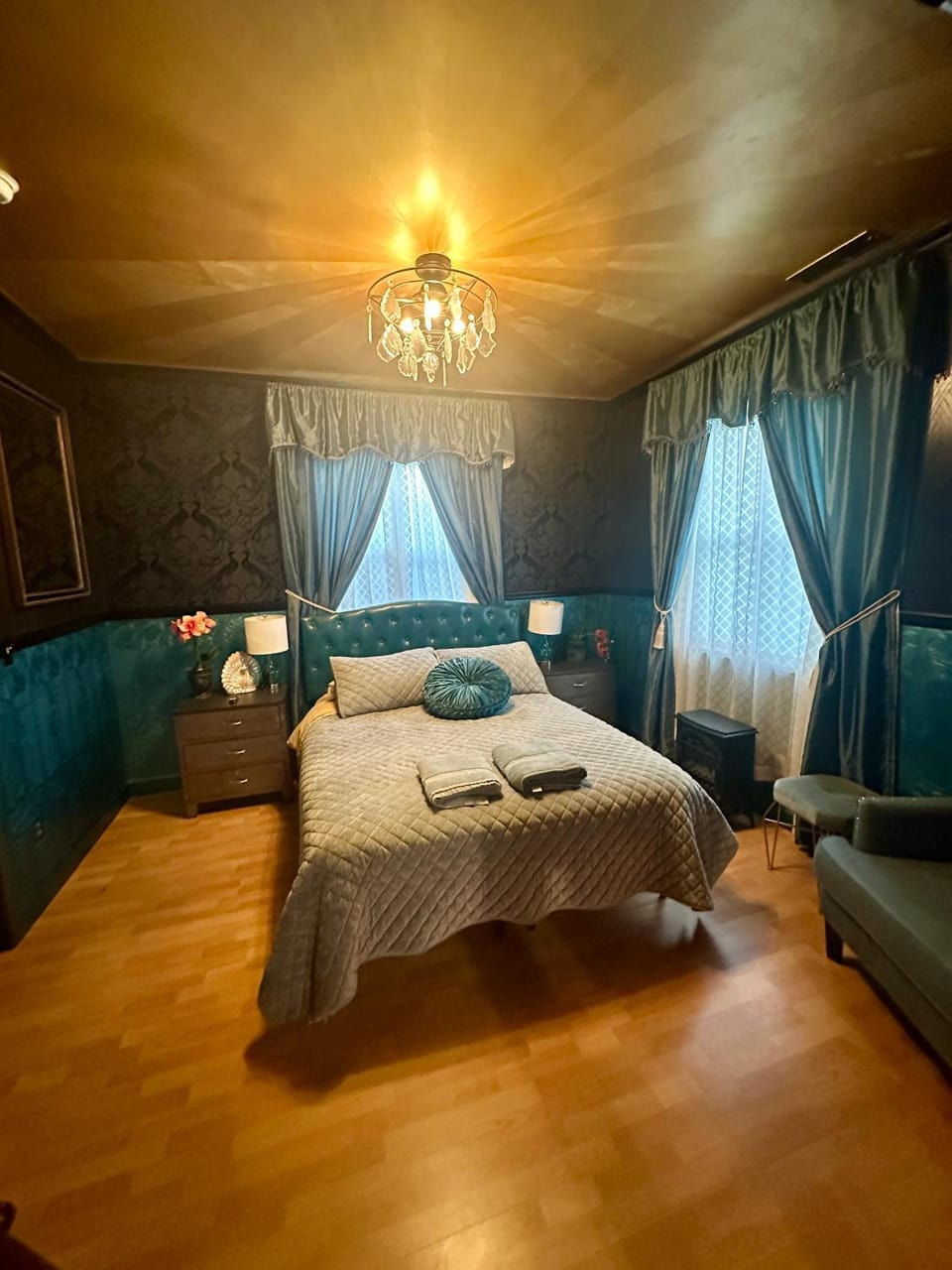 Photo of the whole room, Bedroom
