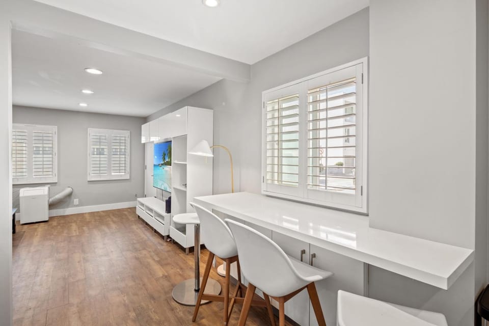 Modern 1BR • Steps to Venice Beach House in Venice Beach