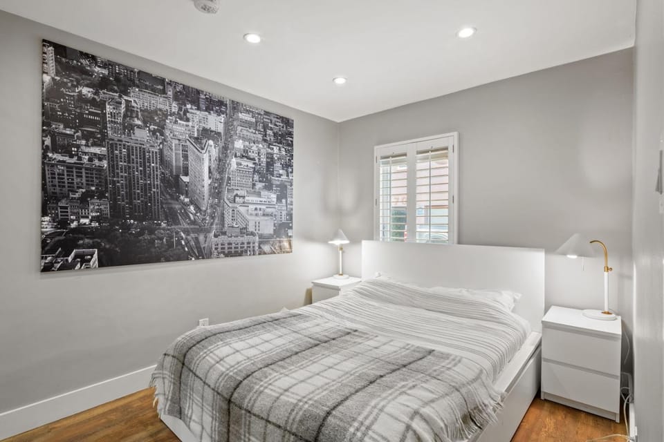 Modern 1BR • Steps to Venice Beach House in Venice Beach