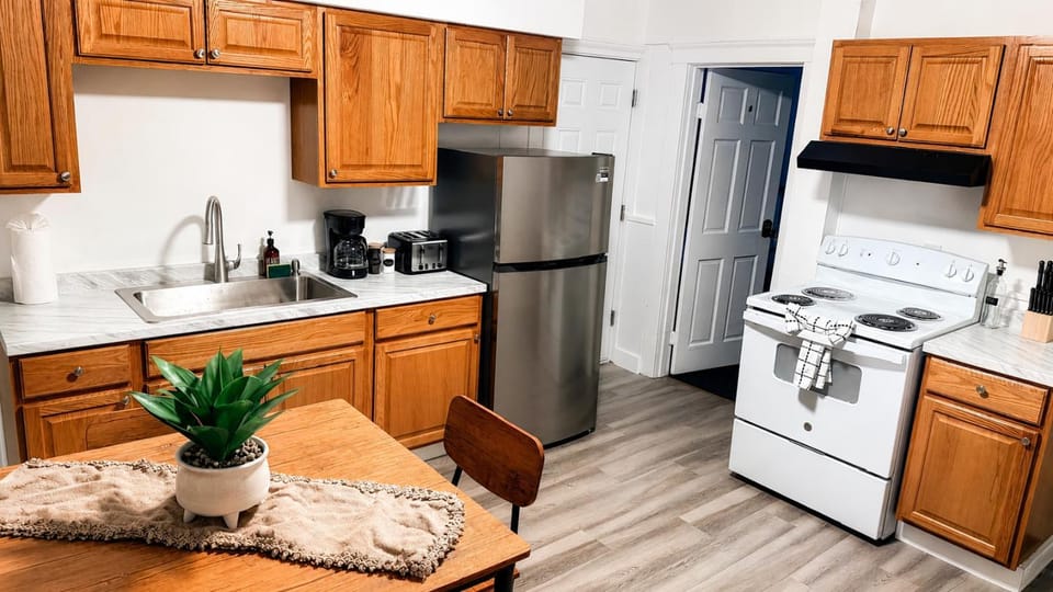 Bachi - Private Room 2 with Parking, Desk & Fast WiFi near Yale, Quinnipiac, SCSU & Hospitals Vacation rental in New Haven