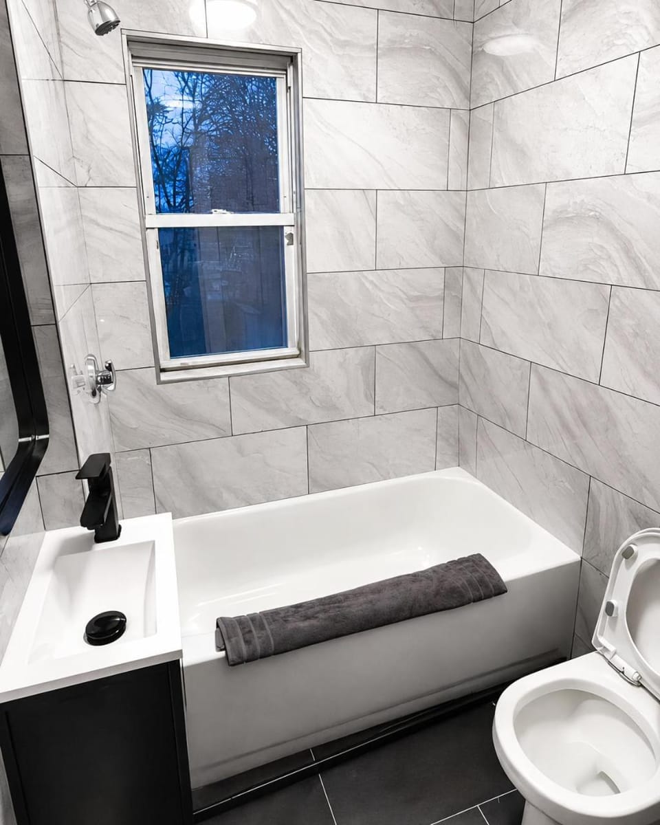Bachi - Private Room 2 with Parking, Desk & Fast WiFi near Yale, Quinnipiac, SCSU & Hospitals Vacation rental in New Haven