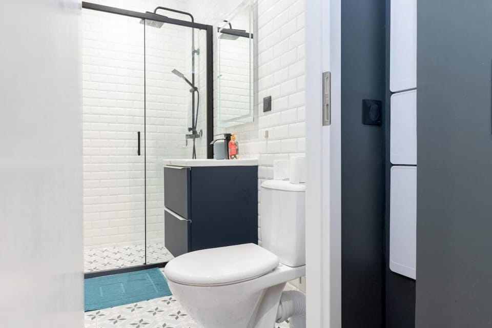 Shower, Toilet, Bathroom
