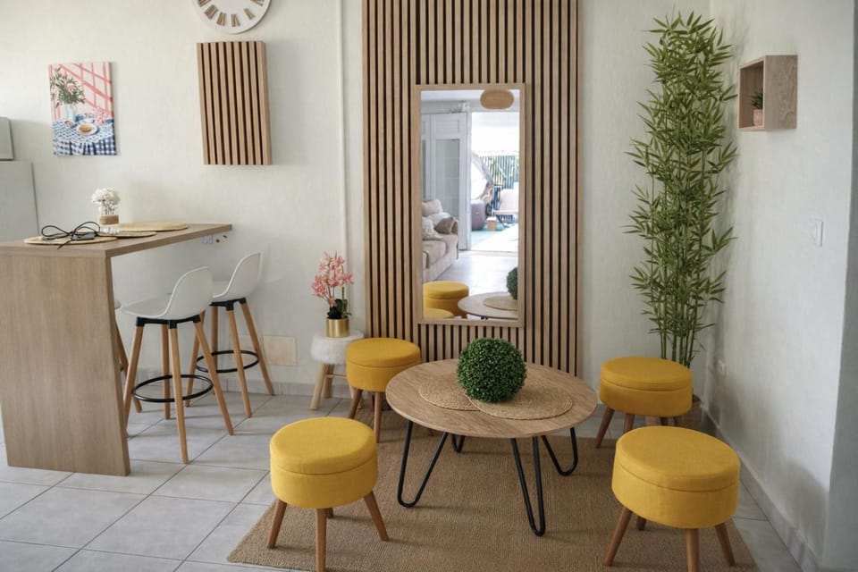 Seating area, Dining area