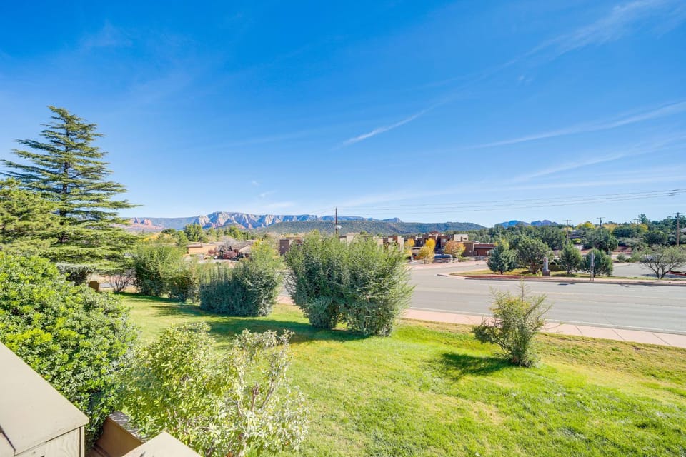 Red Rock Views, Near Trails and Eats in West Sedona Apartment in Sedona
