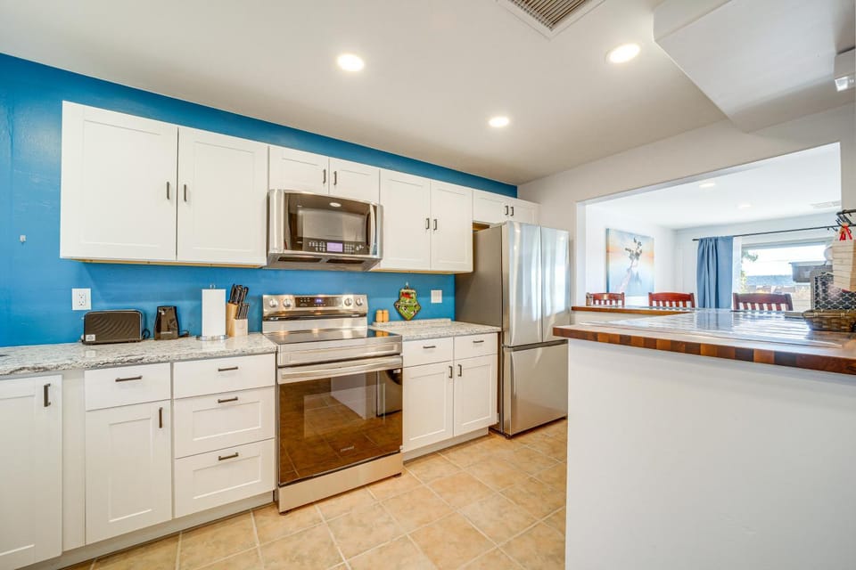 Red Rock Views, Near Trails and Eats in West Sedona Apartment in Sedona