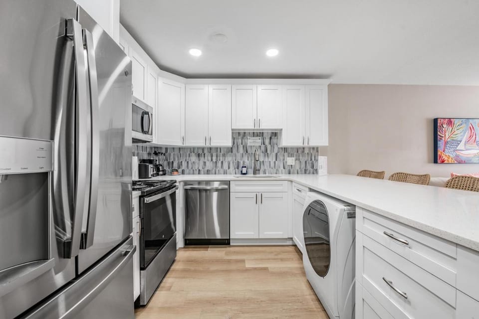 Waterfront Family & Pet Friendly for 8 2BR1BA House in Apollo Beach