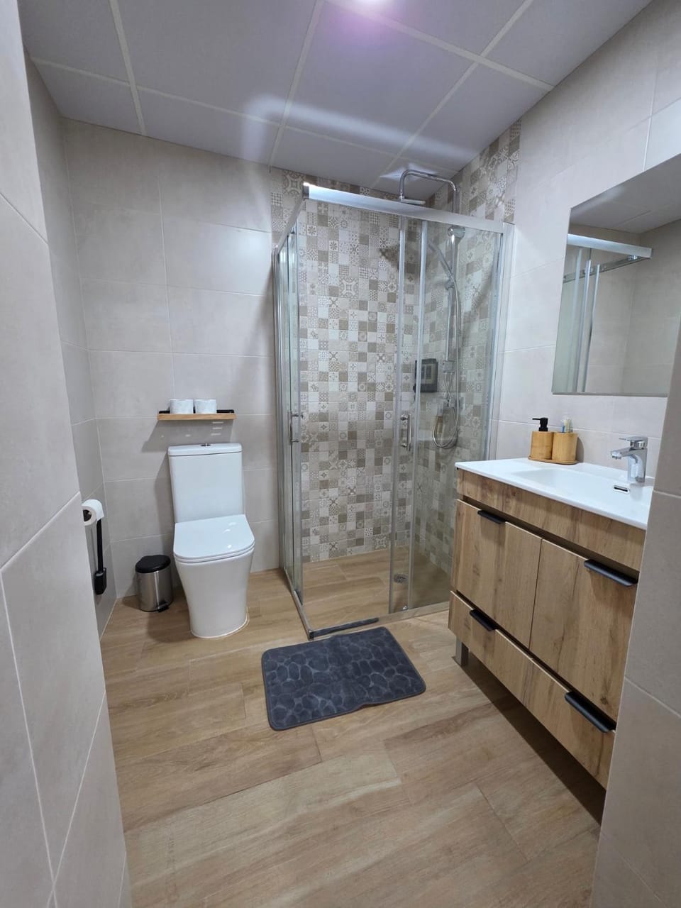 Shower, Bathroom, towels