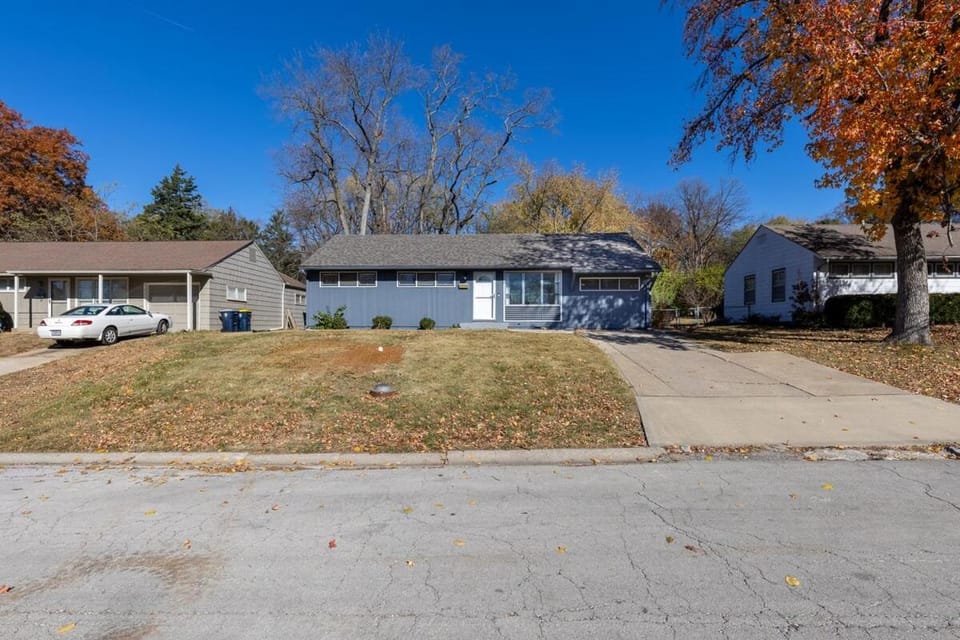 3BR with all the comforts! Pets Welcome! House in Kansas City
