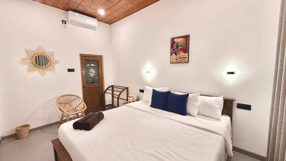 Bed, Living room, Photo of the whole room, Bedroom