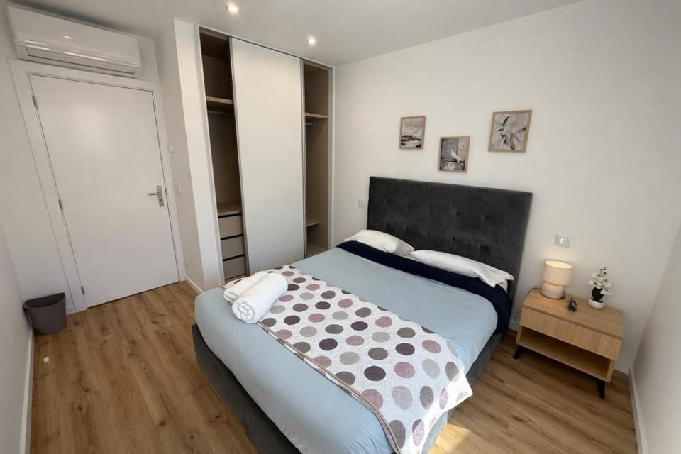 Bed, Bedroom, towels, wardrobe, air conditioner