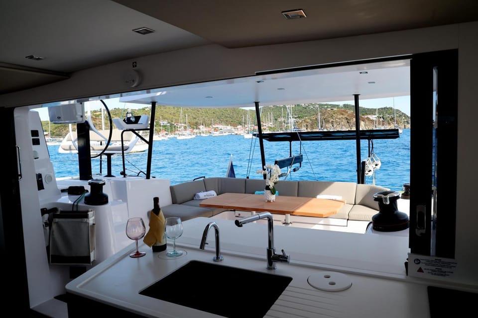 Kitchen or kitchenette, Lounge or bar