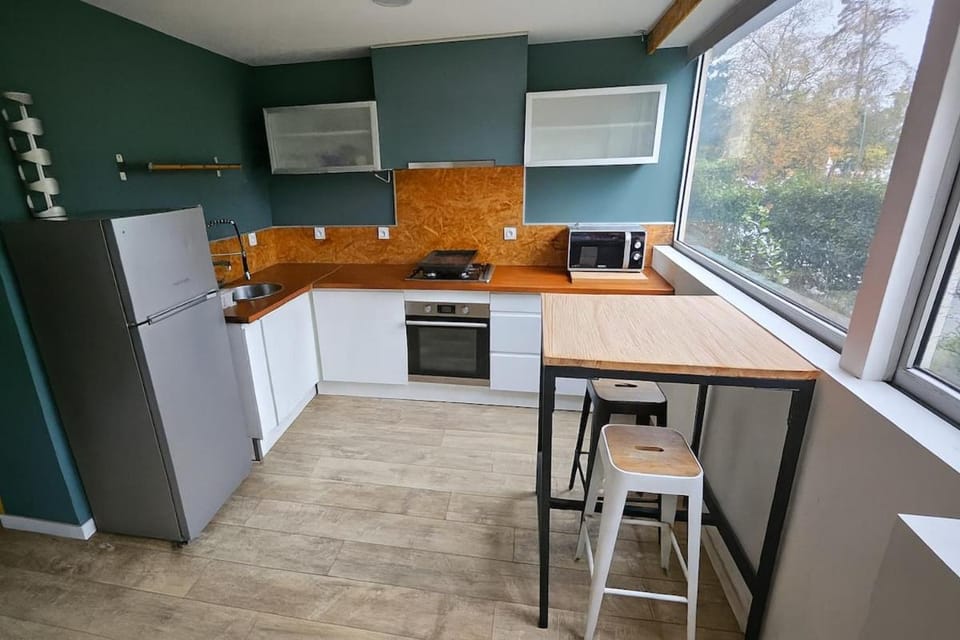 Kitchen or kitchenette, Dining area, oven, pet friendly, stove, toaster
