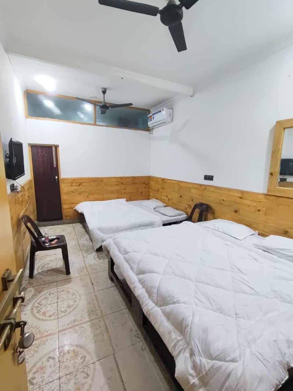Gulmarg Guest House Bed and Breakfast in Uttar Pradesh