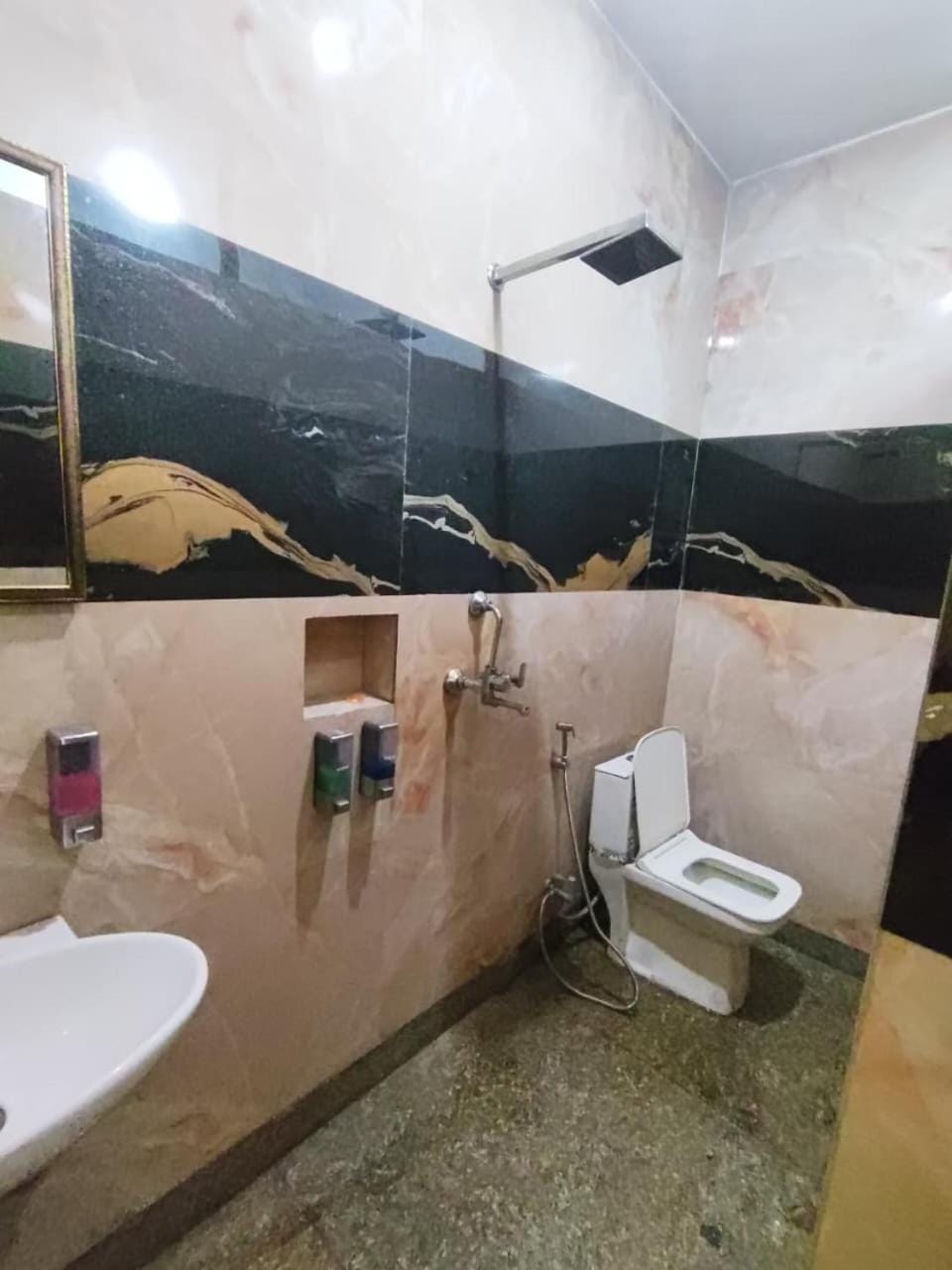 Gulmarg Guest House Bed and Breakfast in Uttar Pradesh