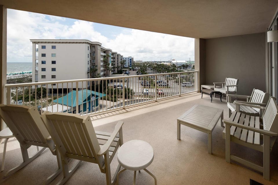 Azure 420 Large Beachside condo Gulf Front House in Okaloosa Island