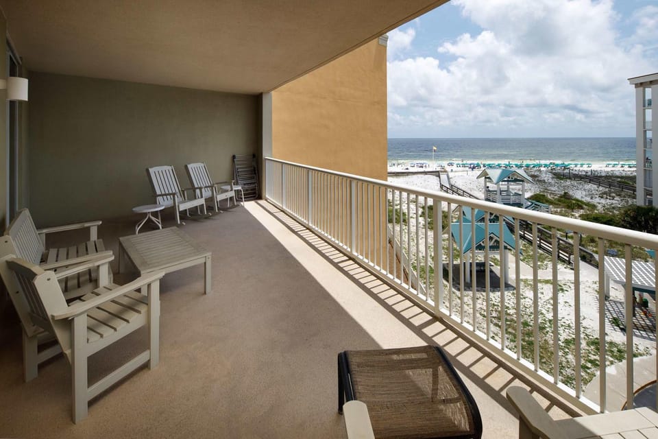 Azure 420 Large Beachside condo Gulf Front House in Okaloosa Island