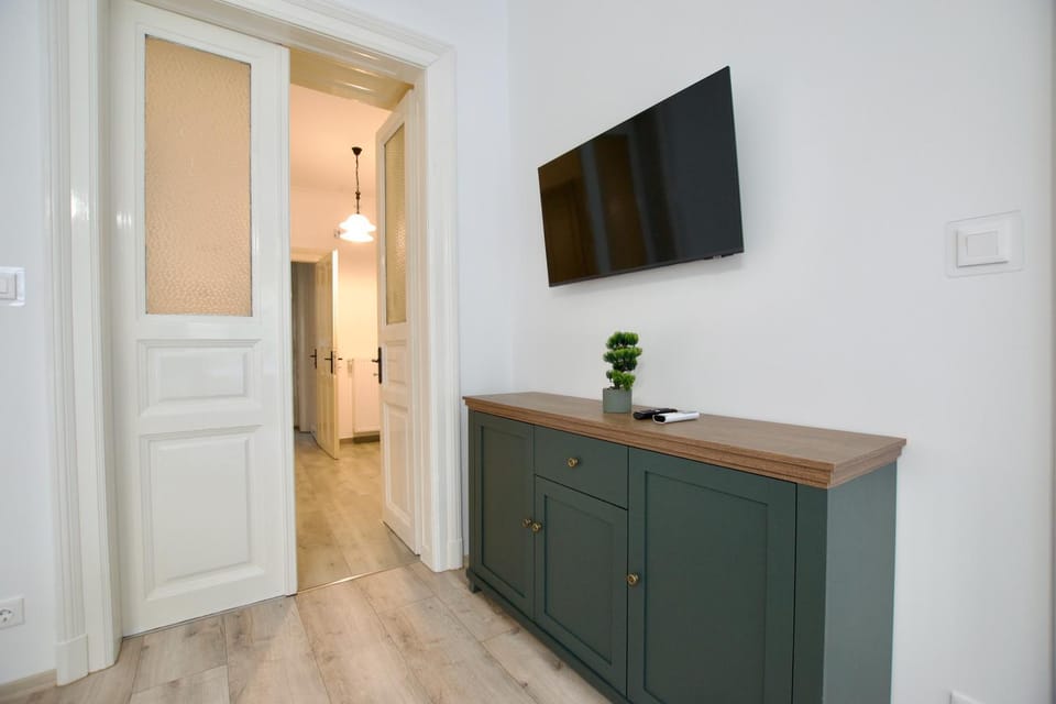 TV and multimedia, Living room, Bedroom