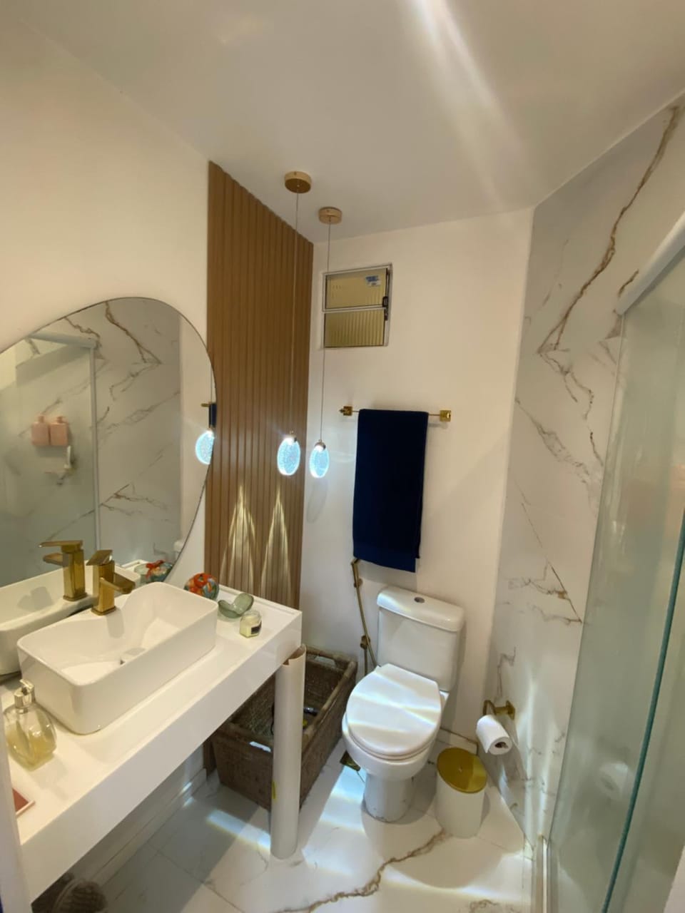Shower, Bathroom, towels